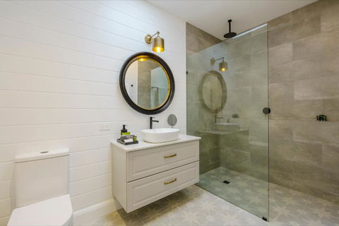 MAIN STREET RETREAT - King BRs, Comp Minibar, Breakfast Prov, Fireplaces - Accommodation Mt Buller 2