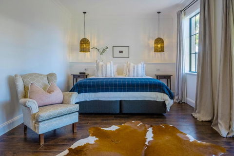 MAIN STREET RETREAT - King BRs, Comp Minibar, Breakfast Prov, Fireplaces - Accommodation Mt Buller 0