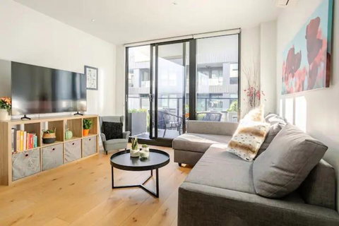 Modern 1BD ; Pool, Gym, Secure Underground Carpark - Accommodation Mt Buller 3