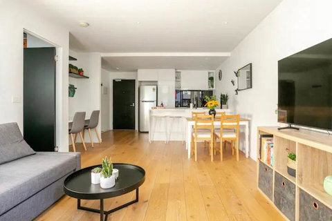 Modern 1BD ; Pool, Gym, Secure Underground Carpark - Accommodation Mt Buller 2