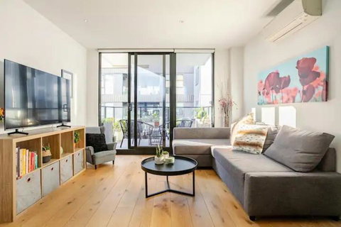 Modern 1BD ; Pool, Gym, Secure Underground Carpark - Accommodation Mt Buller 1