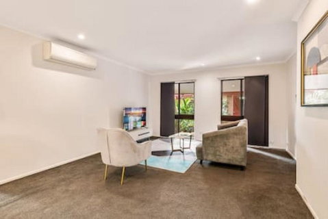Modern Comfort Retreat 4Bed Cozy Haven W Pool - Accommodation Mt Buller 1