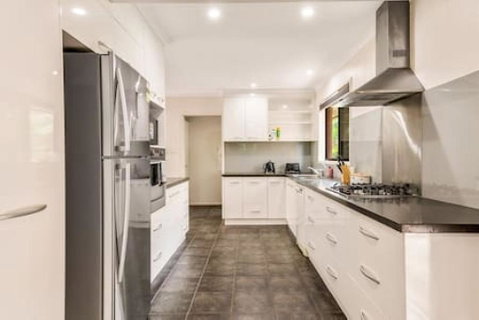 Modern Comfort Retreat 4Bed Cozy Haven W Pool - Accommodation Mt Buller 3