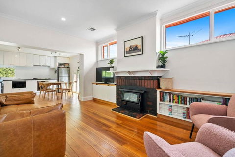 New Town Bungalow - A Leafy Family Haven - Accommodation Mt Buller 0