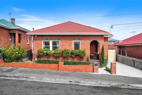 New Town Bungalow - A Leafy Family Haven - Accommodation Mt Buller 1