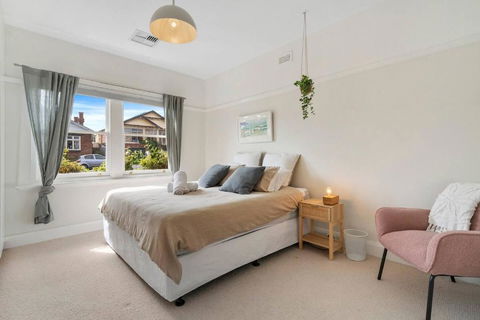 New Town Bungalow - A Leafy Family Haven - Accommodation Mt Buller 3