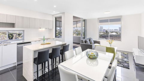 Oaks Brisbane Woolloongabba Suites - Accommodation Mt Buller 2