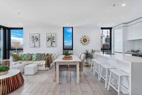 OPUS Apartment - Beach At Your Doorstep Short Walk To Light Rail - Accommodation Mt Buller 3