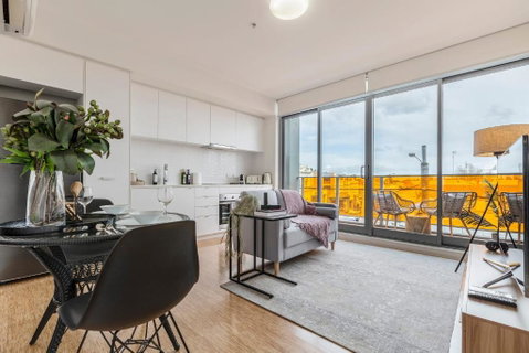 Opposite Union Road Shopping Strip - Accommodation Mt Buller 0