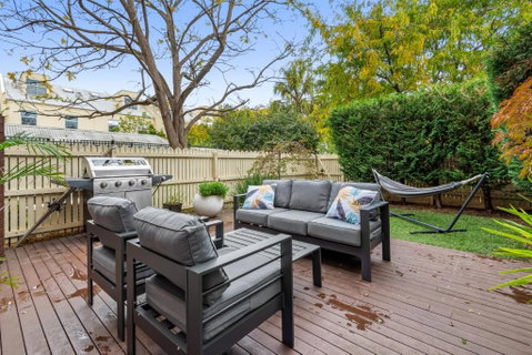 Perfect 2-Bed Inner-City Home With Pool & BBQ Area - Accommodation Mt Buller 3