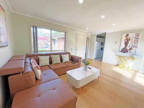 Pet-Friendly Retreat 2BR Ringwood Prime Location - Accommodation Mt Buller 3