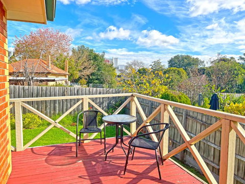 Pet-Friendly Retreat 2BR Ringwood Prime Location - Accommodation Mt Buller 0