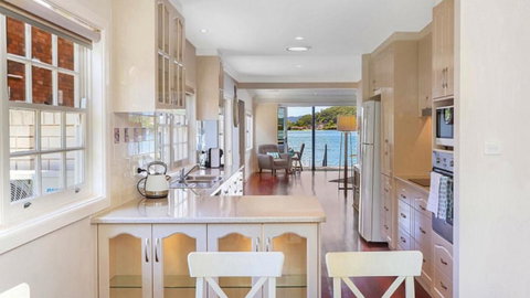 Pine Tree Cottage - Waterfront - Accommodation Mt Buller 3