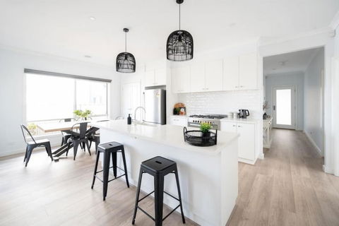 PIPER Modern Home Walk To Beach Shops Parks - Accommodation Mt Buller 0