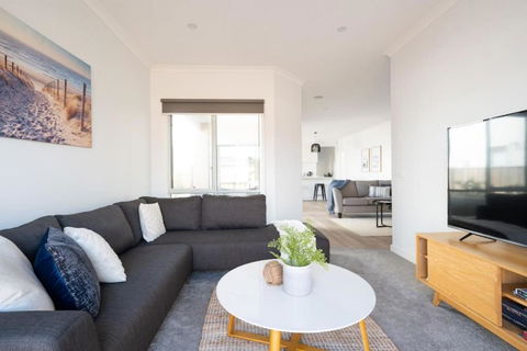 PIPER Modern Home Walk To Beach Shops Parks - Accommodation Mt Buller 2