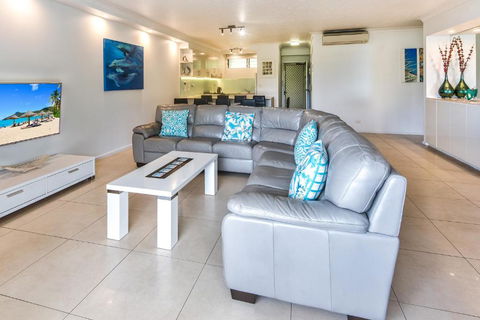 POINCIANA 101 HAMILTON ISLAND CENTRALLY LOCATED 3 BEDROOM, Plus BUGGY!! - Accommodation Mt Buller 3
