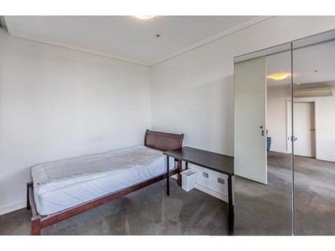 Private Room With Shared Washroom Only In 3bhk Apartment - Accommodation Mt Buller 1