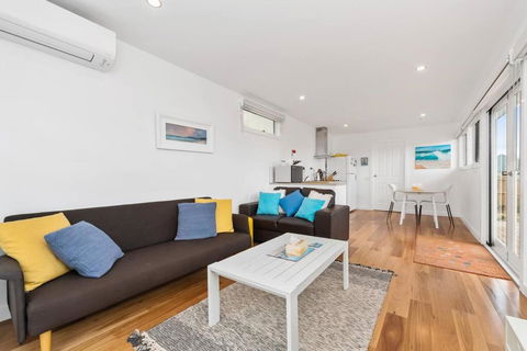 Quiet, Luxurious Guest House - Couples Retreat - Accommodation Mt Buller 3