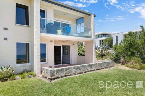 Quintessential Oceanview Apartment In Cottesloe - Accommodation Mt Buller 3