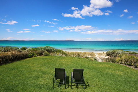 Azure Absolute Beachfront - Pet Friendly - Accommodation Mt Buller 1
