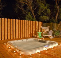 Azure Beach Retreat - Spa Luxury - Accommodation Mt Buller