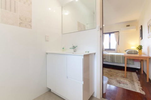 B8 Cafes, Resturants, UWA Close To SCGH - Accommodation Mt Buller 0