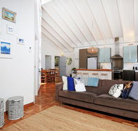 Balena  Culburra - Pet Friendly - 1 Min Walk to Beach - Accommodation Mt Buller
