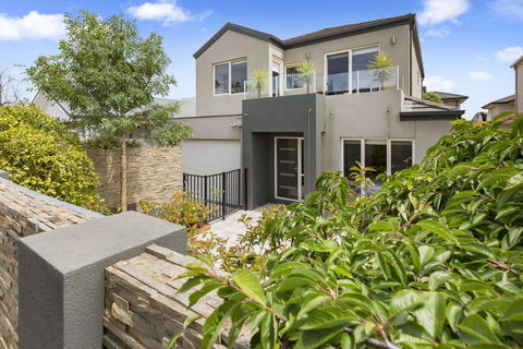 BANGALOW - MORNINGTON - Accommodation Mt Buller 0