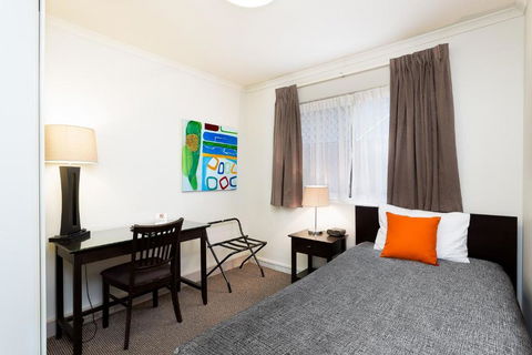 Redcliffe Motor Inn - Accommodation Mt Buller 1