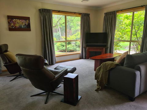 REDGUM RETREAT BRIGHT - Luxury Spa Villa - Accommodation Mt Buller 2