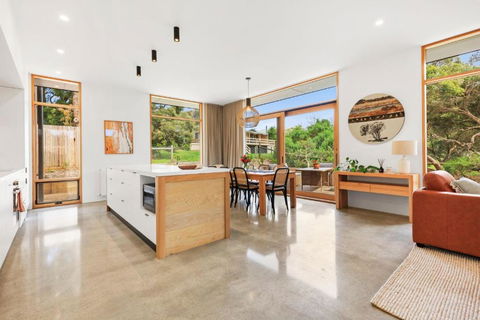 REFRESH At Lonnie - Accommodation Mt Buller 2