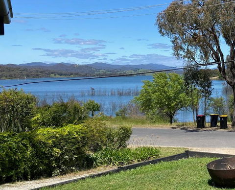 Relax In The Spa With Views Opposite Lake Eildon - Accommodation Mt Buller 0