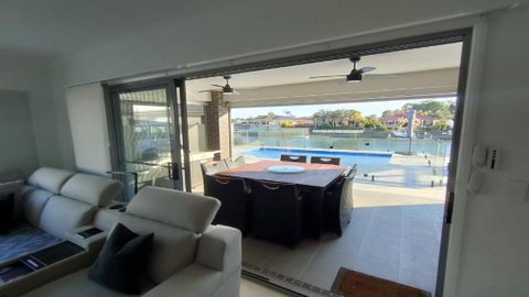 Relax Poolside By The Canal - Accommodation Mt Buller 0