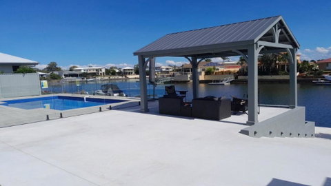 Relax Poolside By The Canal - Accommodation Mt Buller 1