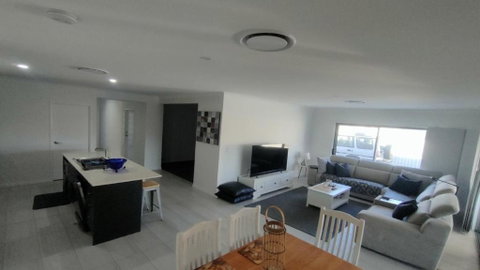 Relax Poolside By The Canal - Accommodation Mt Buller 3