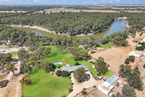 Riverlyne - Riverfront Holiday Home - Accommodation Mt Buller 0