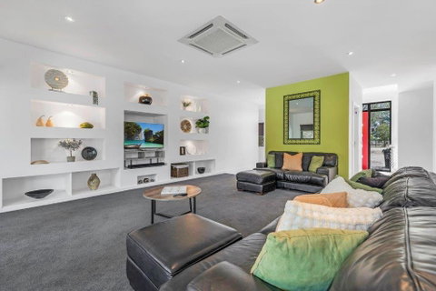 Riverlyne - Riverfront Holiday Home - Accommodation Mt Buller 2