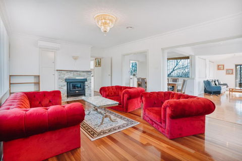 Restful Canberra Retreat In Spacious Terrace Home - Accommodation Mt Buller 0