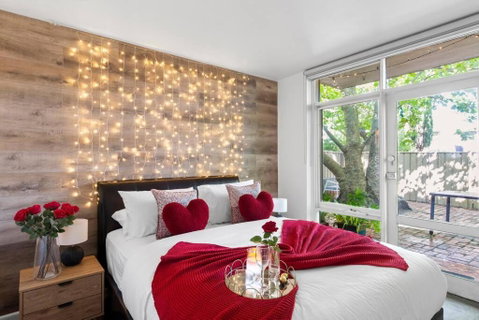 Romantic Retreat With Garden - Accommodation Mt Buller 0