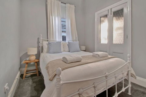 Rose Cottage - Stroll To CBD, Leafy Setting - Accommodation Mt Buller 2