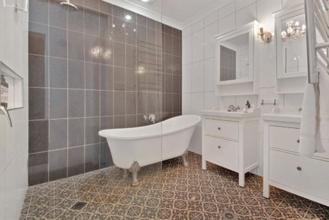 Rose Cottage - Stroll To CBD, Leafy Setting - Accommodation Mt Buller 3