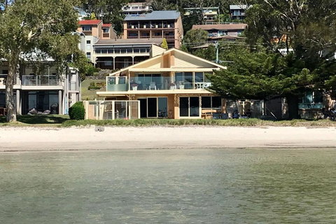 Sandy Beach House Corlette Unit 1 Waterfront WI-FI Aircon - Accommodation Mt Buller 0