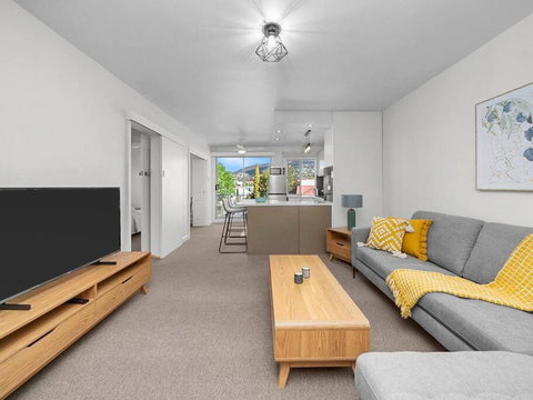 Sandy Bay Apartment With Hobart River View, Near UTAS - Stroll To Cafes And Shops - Accommodation Mt Buller 2