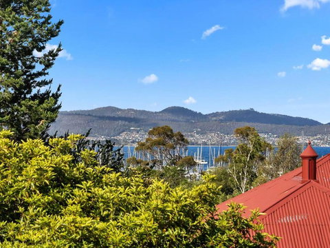 Sandy Bay Apartment With Hobart River View, Near UTAS - Stroll To Cafes And Shops - Accommodation Mt Buller 1