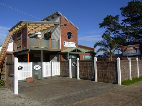 Black Dolphin Waterfront Apartment - Accommodation Mt Buller 1