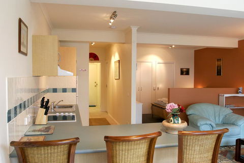 Black Dolphin Waterfront Apartment - Accommodation Mt Buller 2