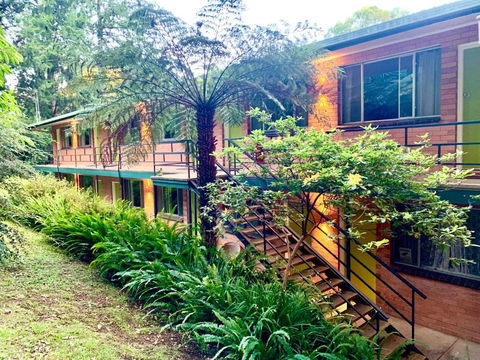 WARBURTON MOTEL - Where Mid-century Style Meets The Mountains - Accommodation Mt Buller 3