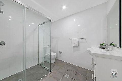 WARRICK FRAM 3 BEDS APT FREE PARKING WALK TO WESTFIELD CLOSE TO HOSPITAL NWF003 - Accommodation Mt Buller 3