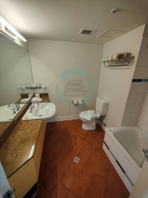 ZEN88 ESPLANADE: 1-BR Top Floor Ocean View Suite - Accommodation Mt buller 3